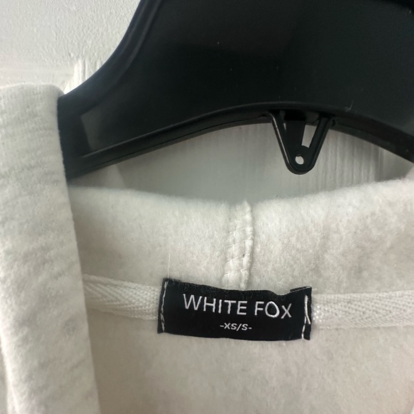 White Fox Gray Hoodie with purple design/logo in XS/S - Picture 4 of 4